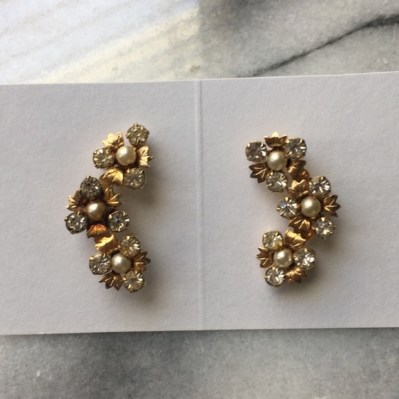 Vintage Jewelry - Vintage flower rhinestone earrings